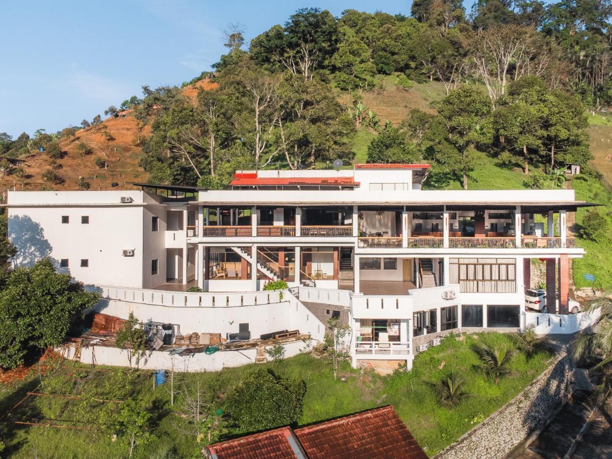 Ellin Forest Karaoke & Pool Resort Bukit Tinggi 벤통 외부 사진
