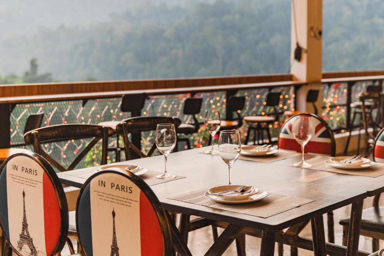 Ellin Forest Karaoke & Pool Resort Bukit Tinggi 벤통 외부 사진
